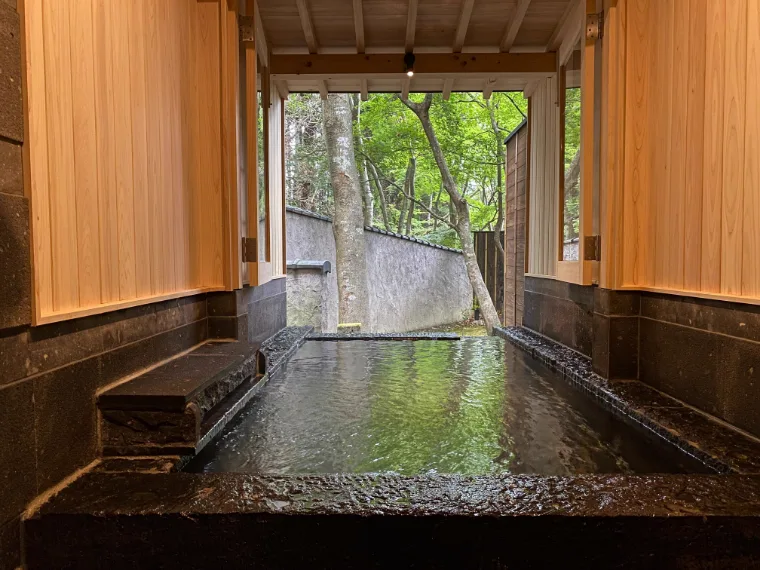 A semi-open-air bath attached to one of Nihon no Ashitaba’s cottages