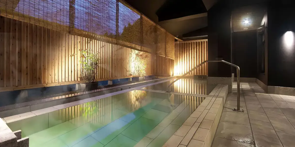 Kusatsu Hotel 1913: Two Springs, a Historic Wooden Inn and Room Baths