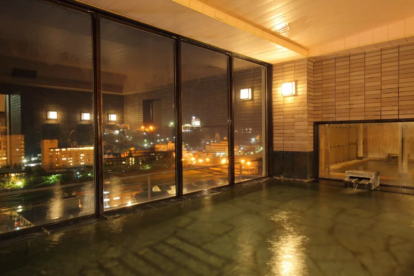 The top-floor panoramic public bath at Sasara