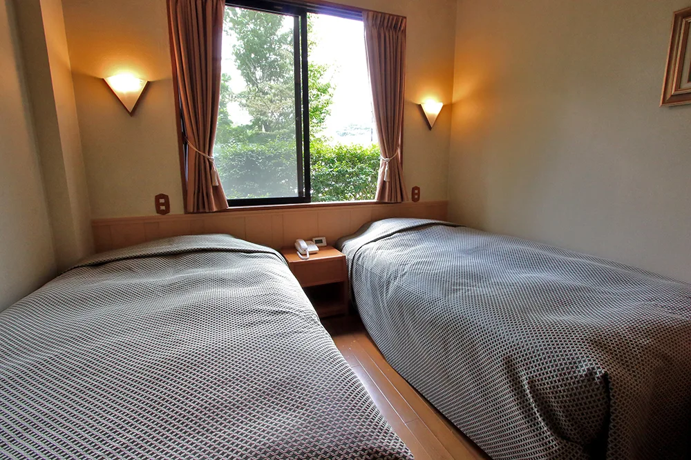 Yamaboushi in Yufuin: A Station-Side Stay with Baths in a Separate Building