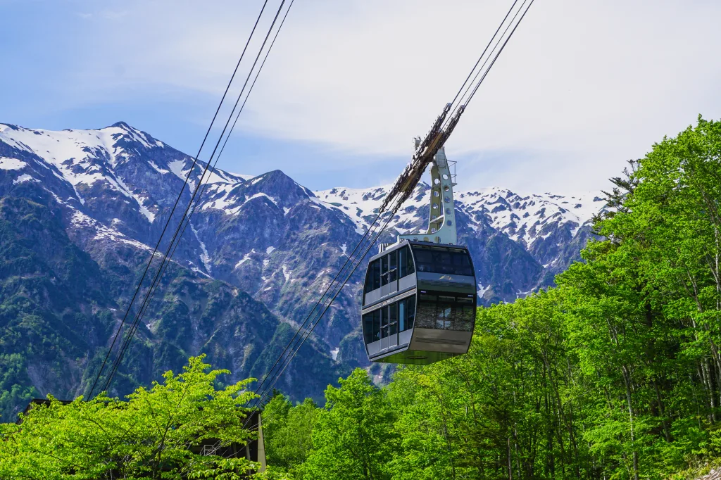 Nohi Bus route connecting Takayama, Hirayu Onsen and Shinhotaka Ropeway
