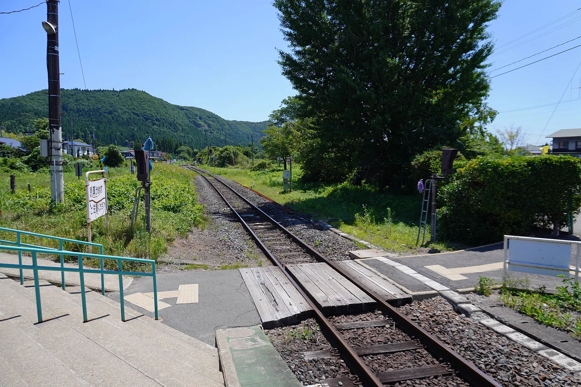 Railway crossing at JR Kawatabi-Onsen Station