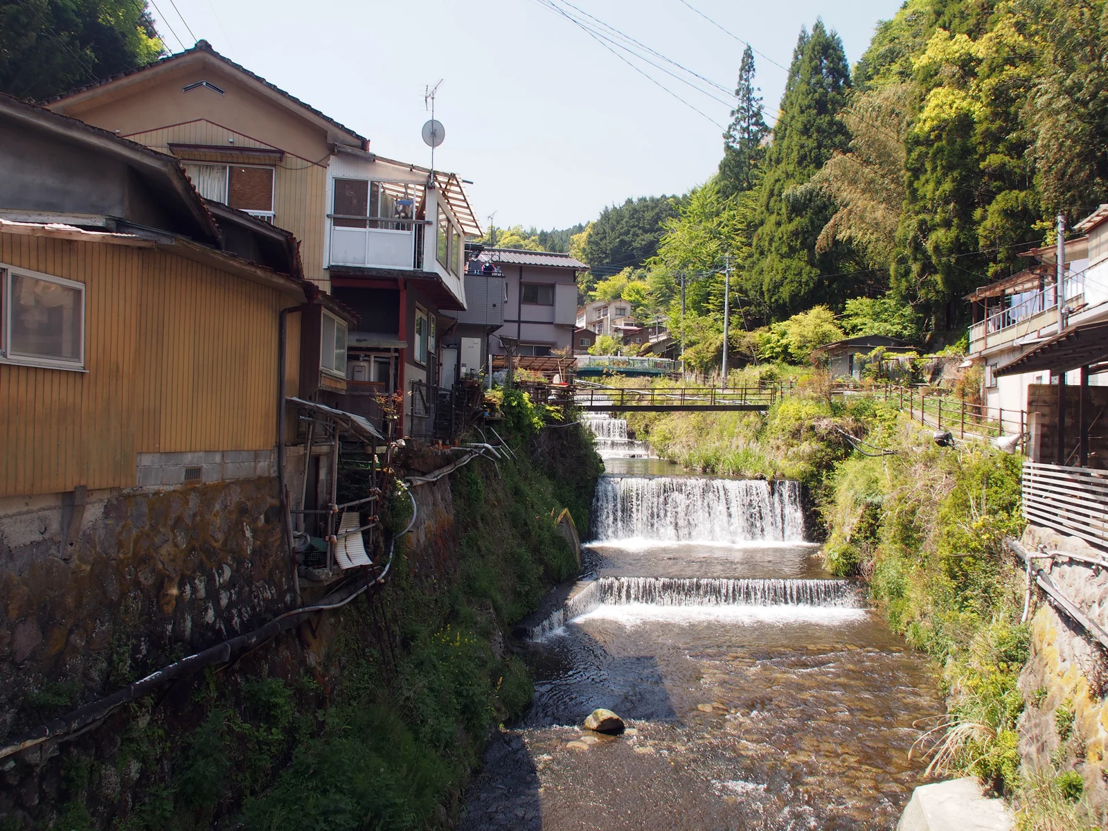Yufuin or Yunohira? Choose Between a Lively Town and a Quiet Hillside Stay