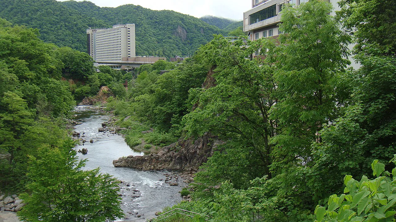 Jozankei Day Trip or Overnight Stay: How to Decide