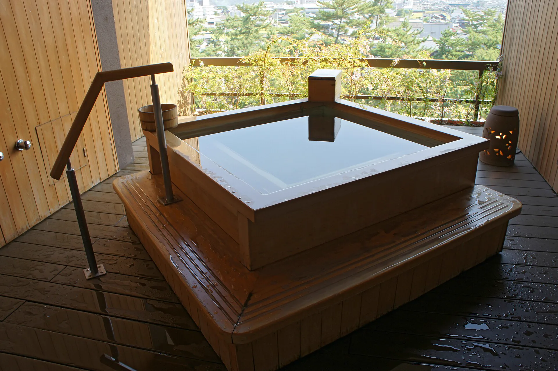 One Night in Kotohira: Konpira-san, Dinner and an Onsen Stay
