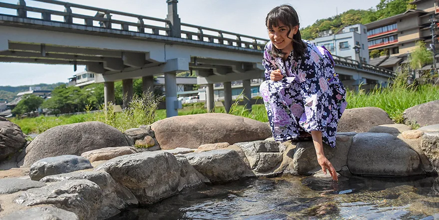 Misasa or Kaike Onsen? Choose by Scenery, Access and Bathing Style