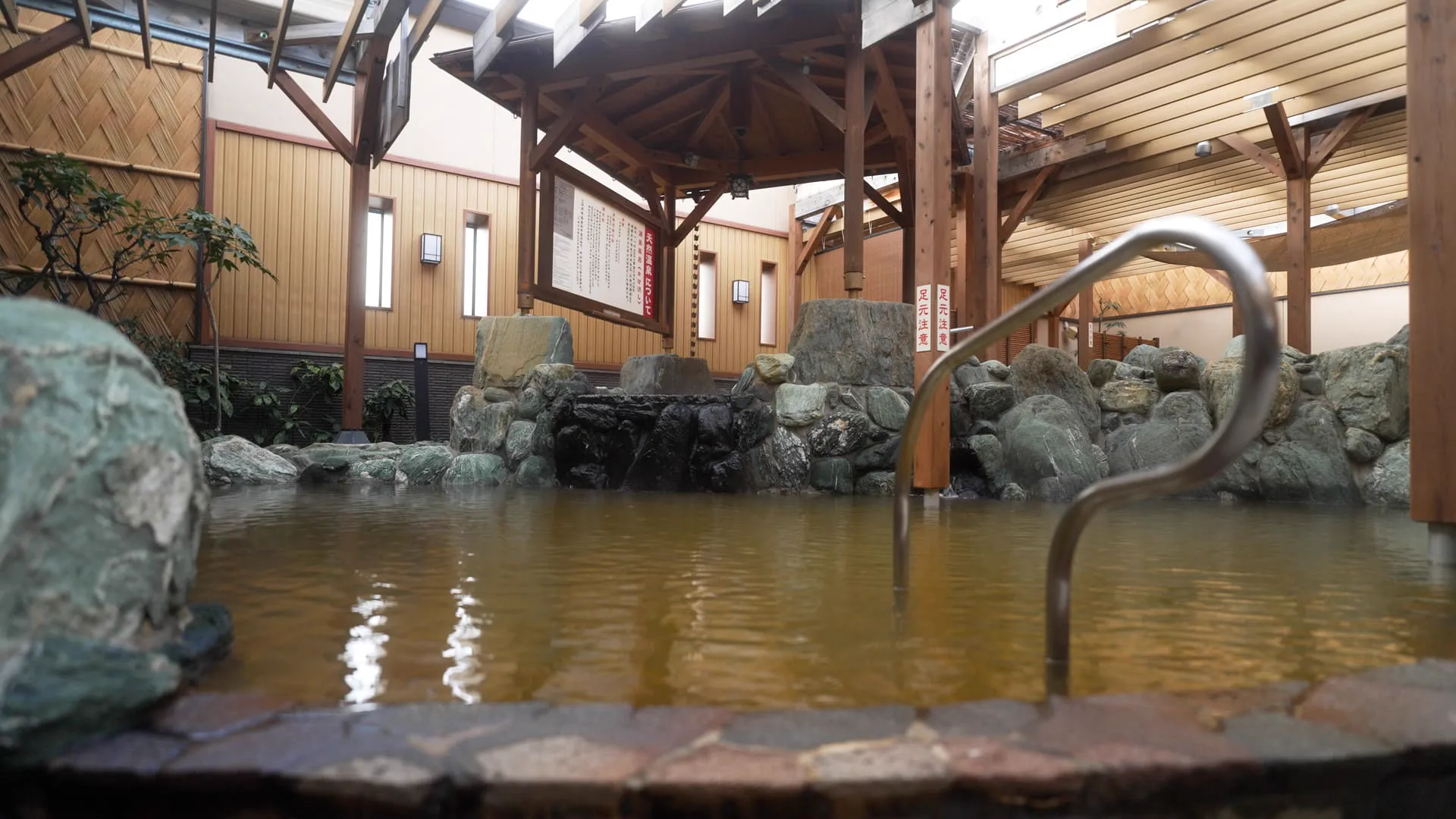 Honoyu Ujina or Rakurakuen? Comparing Hiroshima’s two day spas