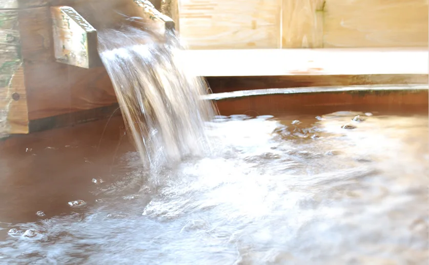 Outdoor stone bath at Ichinomata Grand Hotel