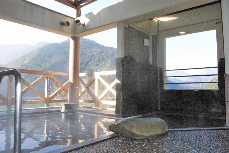 An outdoor bath at Mimikawa no Yu