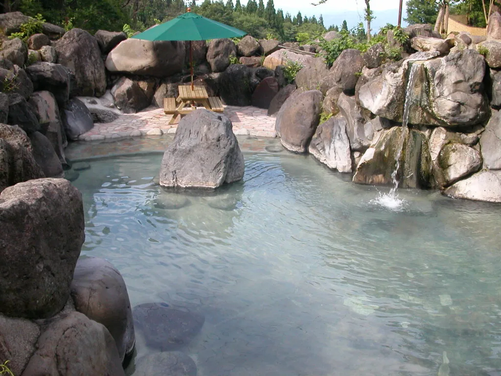 The rock bathing area at Takinoyu