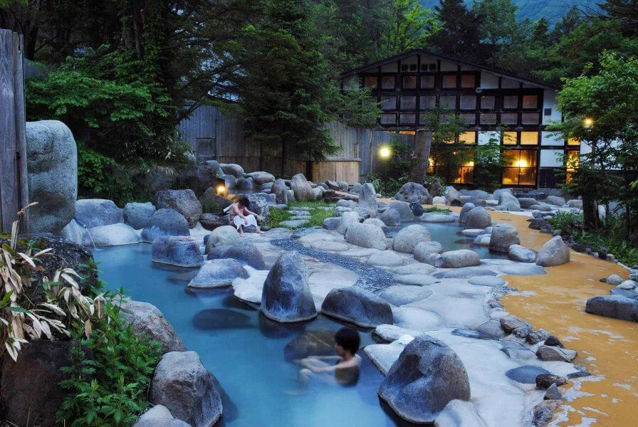 Indoor and outdoor bathing at Hirayu no Mori