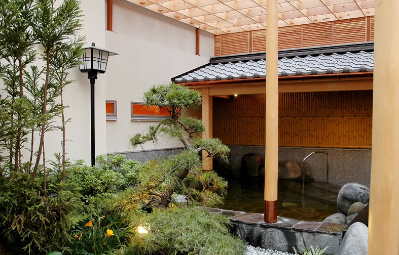 Women's outdoor rock bath and garden at SAKURA
