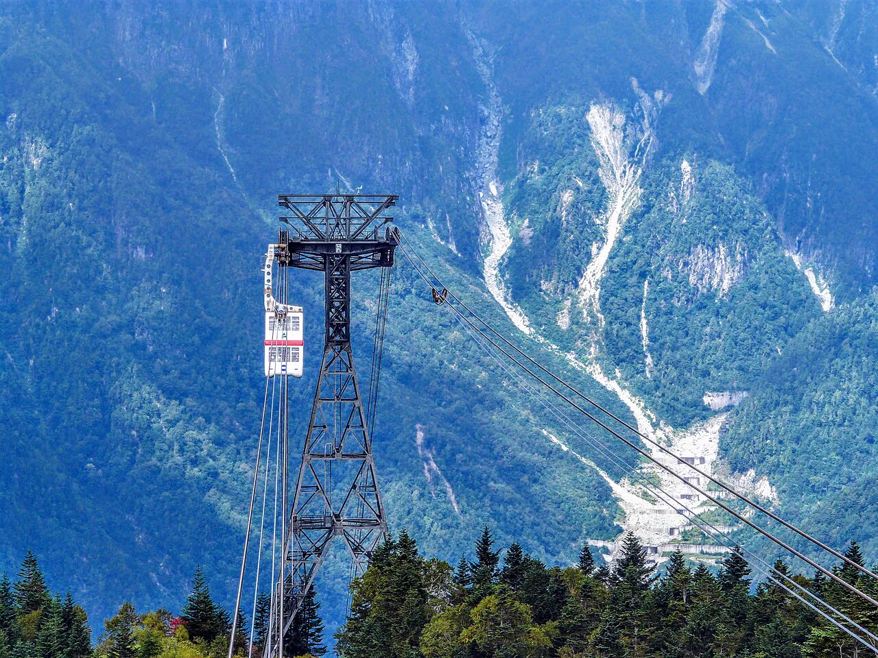 Shinhotaka Ropeway’s double-deck gondola above the Northern Alps