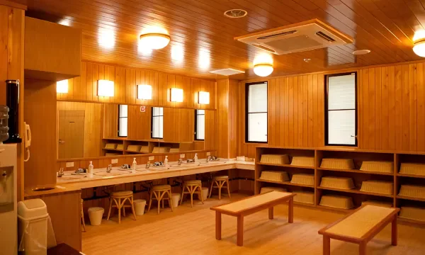 Hananomai or Yufuin UBL Hotel? A Small Inn versus a Full Onsen Hotel