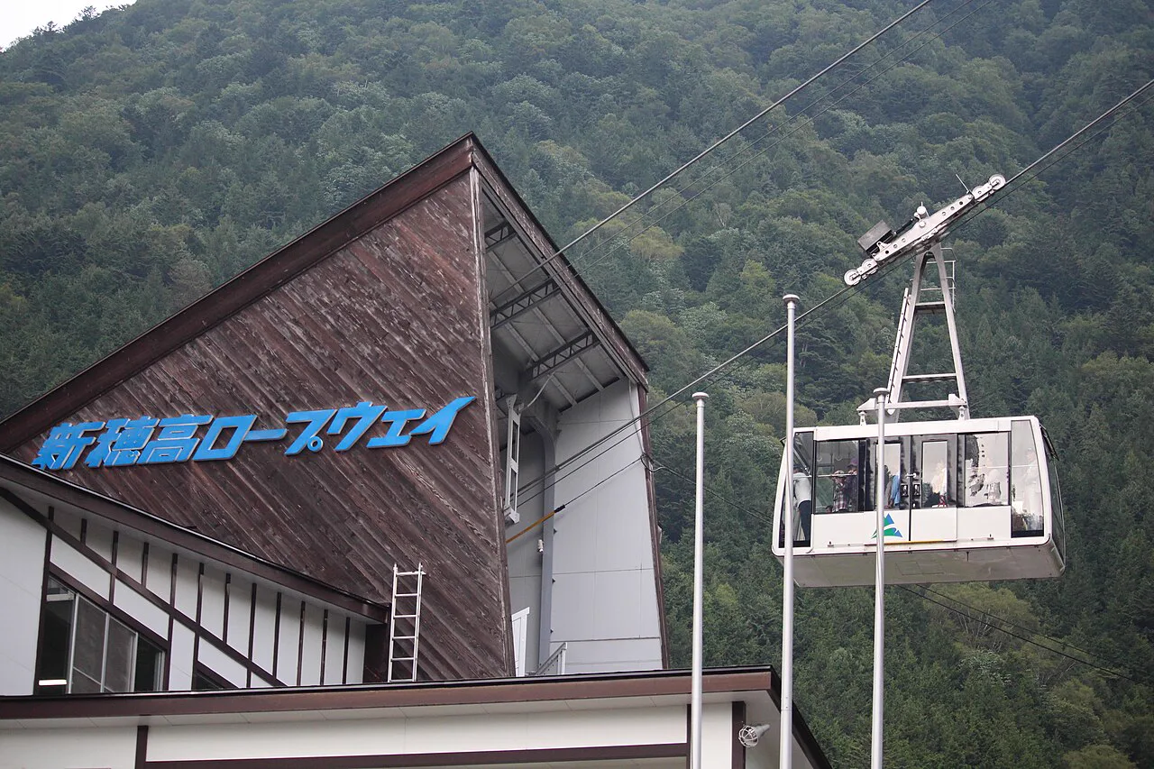 Shinhotaka Onsen station, the bus stop for the lower ropeway station