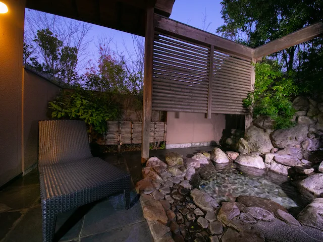 A Ryokan That Still Works on a Rainy Day: Three Stays with Different Bath Setups