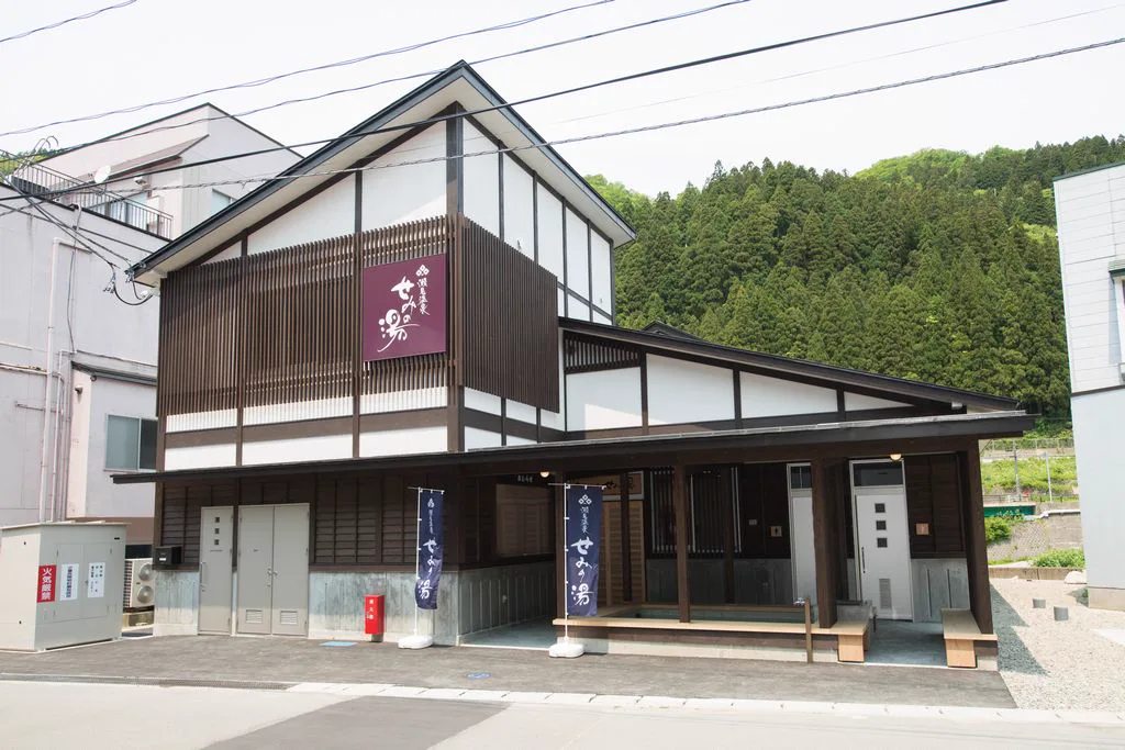 Semi-no-Yu in Semi Onsen: A Public Bath with Four Ways to Enjoy the Spring