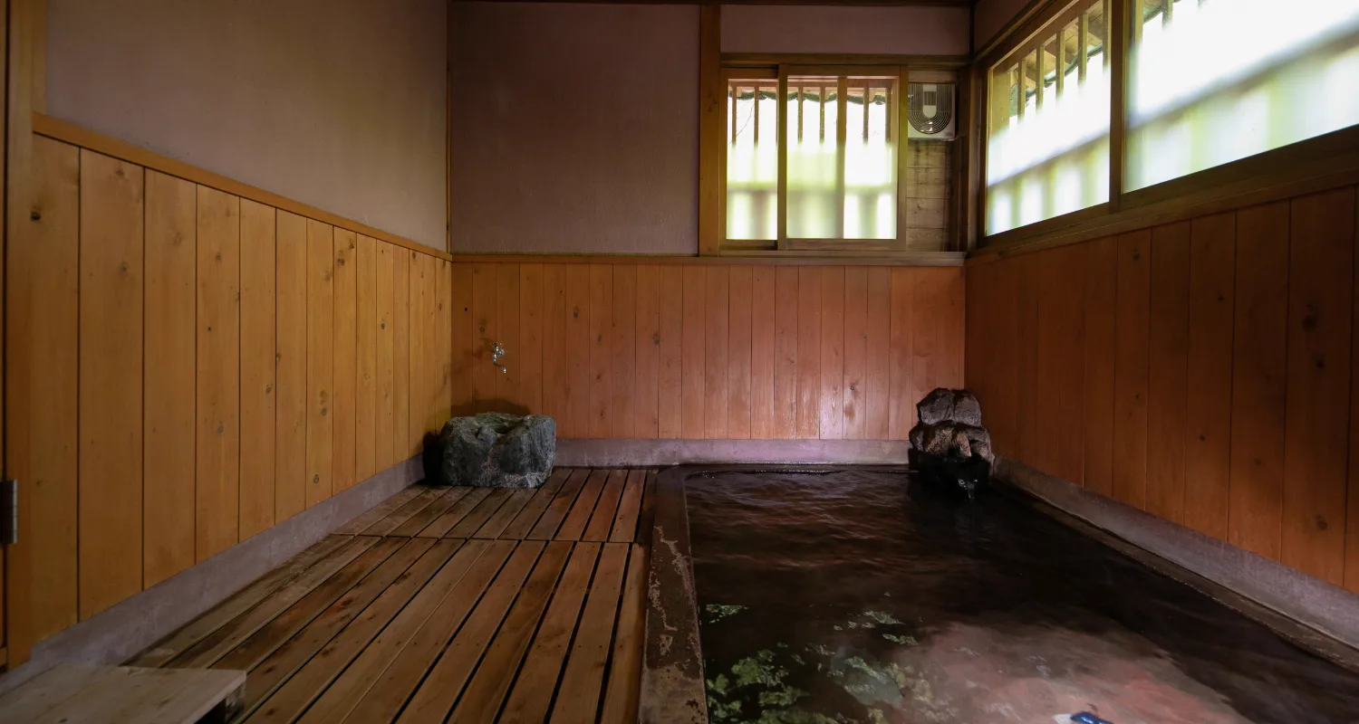 Nihon-no-Ashitaba or Bettei Itsuki? Two Different Ways to Have a Private Onsen in Yufuin