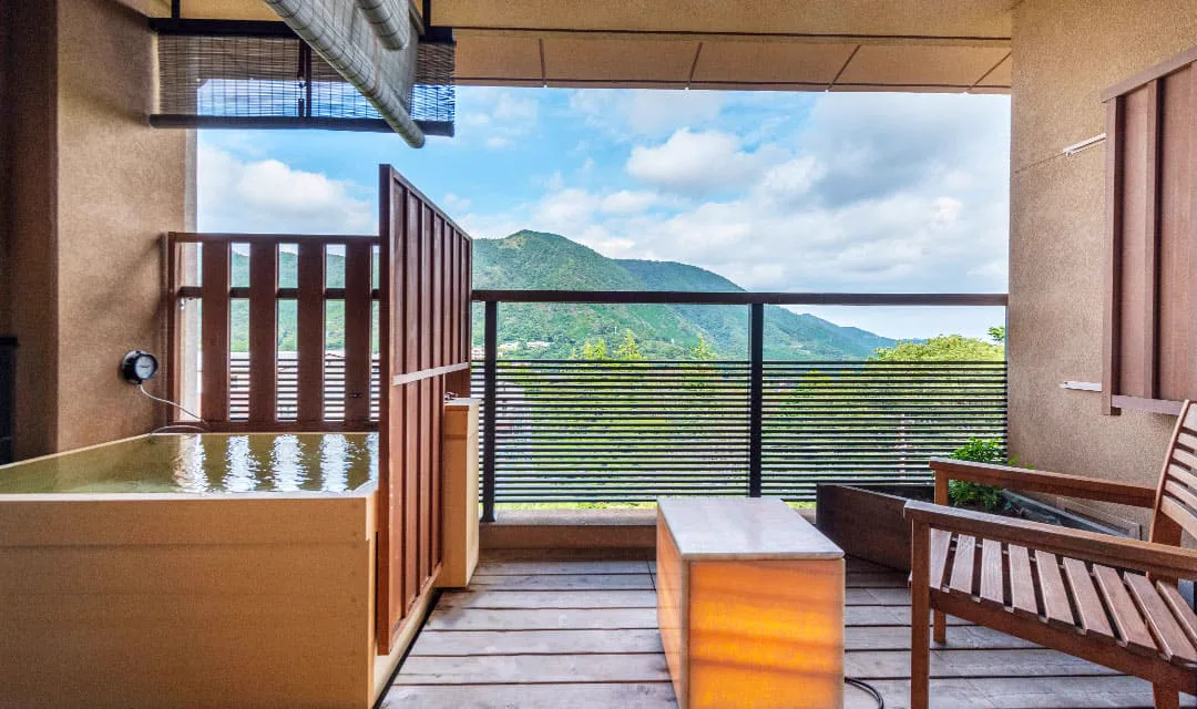 Hakone Onsen Hotels Without a Car: Which Ones Are Easy with Luggage?