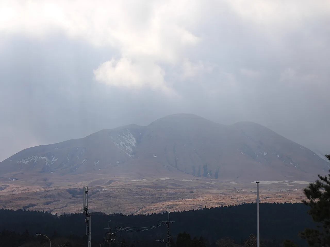 A Car-Free Half-Day in Aso Uchinomaki: Buses, Town Baths and a Sensible Budget
