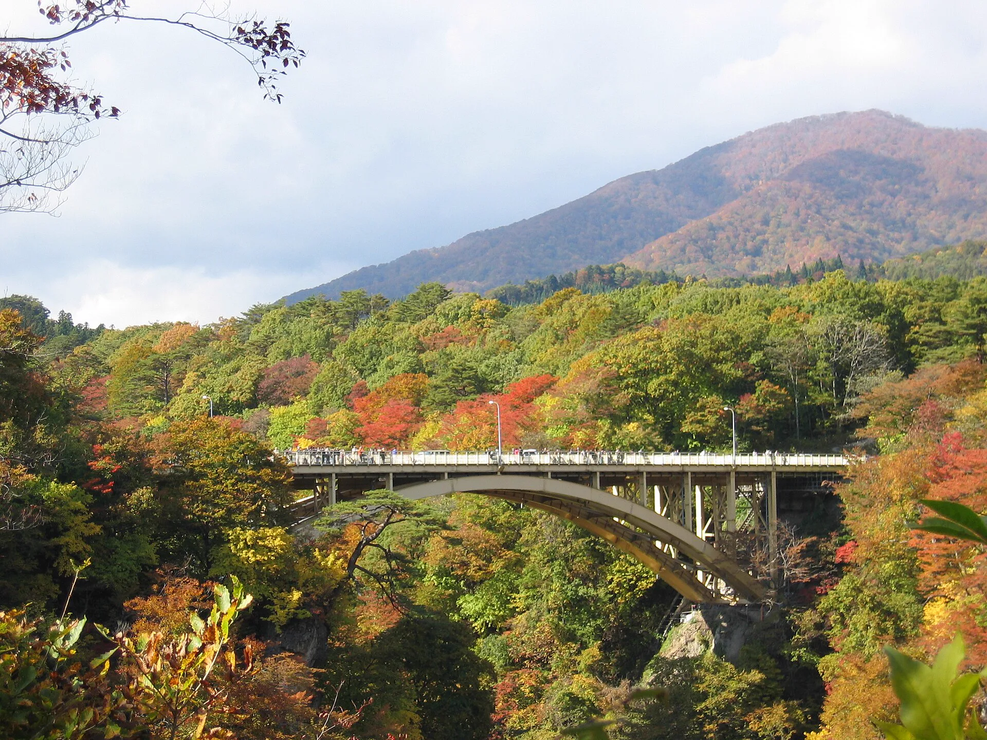 Autumn colour around Ofukazawa Bridge in Naruko Gorge