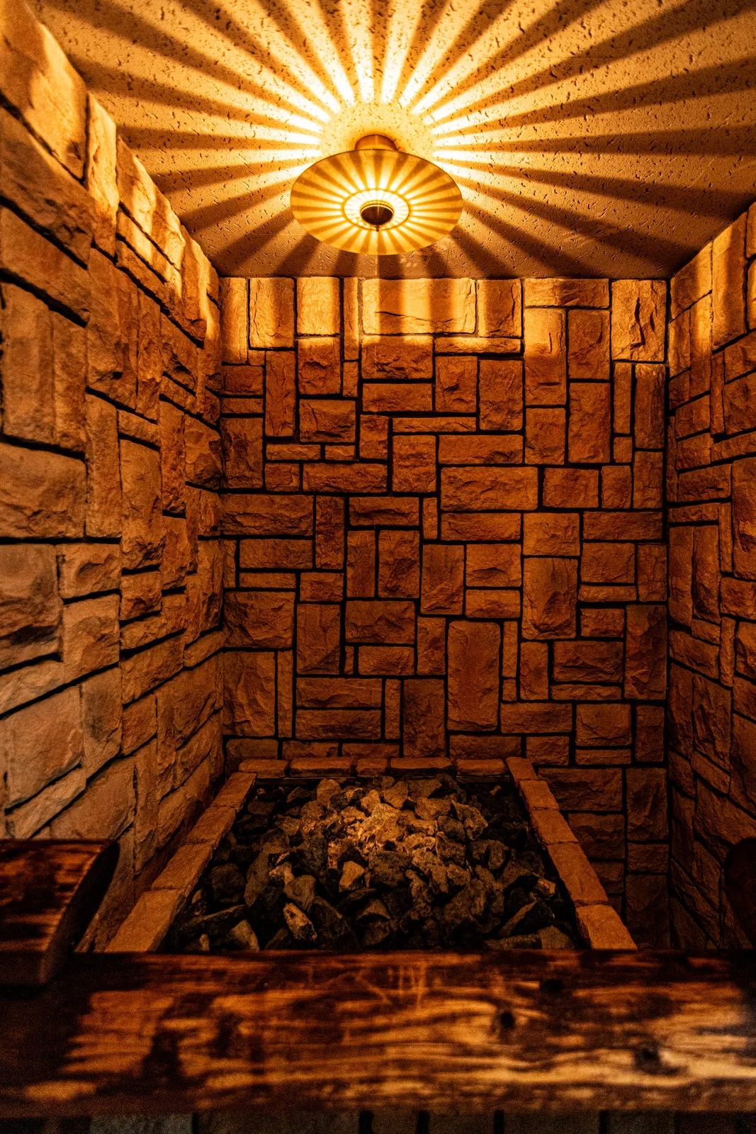 Matsunoyu natural hot-spring bathhouse
