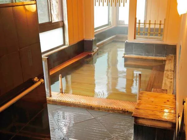A large public bath at a Hanamaki inn