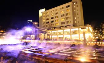 Kusatsu Hotel 1913’s shared bath and outdoor bath