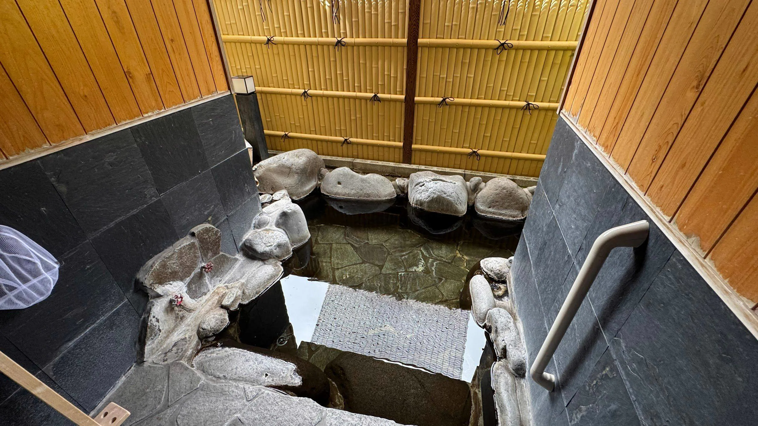 Private open-air bath at the Yamanami annex