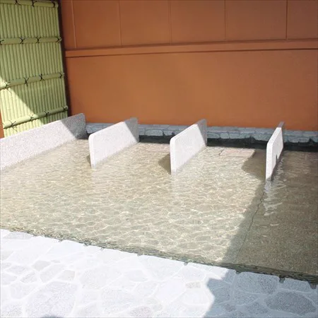Outdoor reclining bath at Yuneru