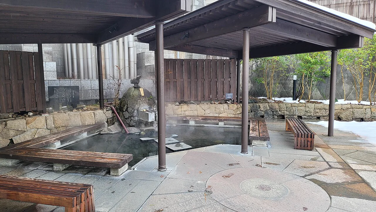 Choosing a Yamashiro Onsen Ryokan: Baths, Public Springs and Station Shuttles