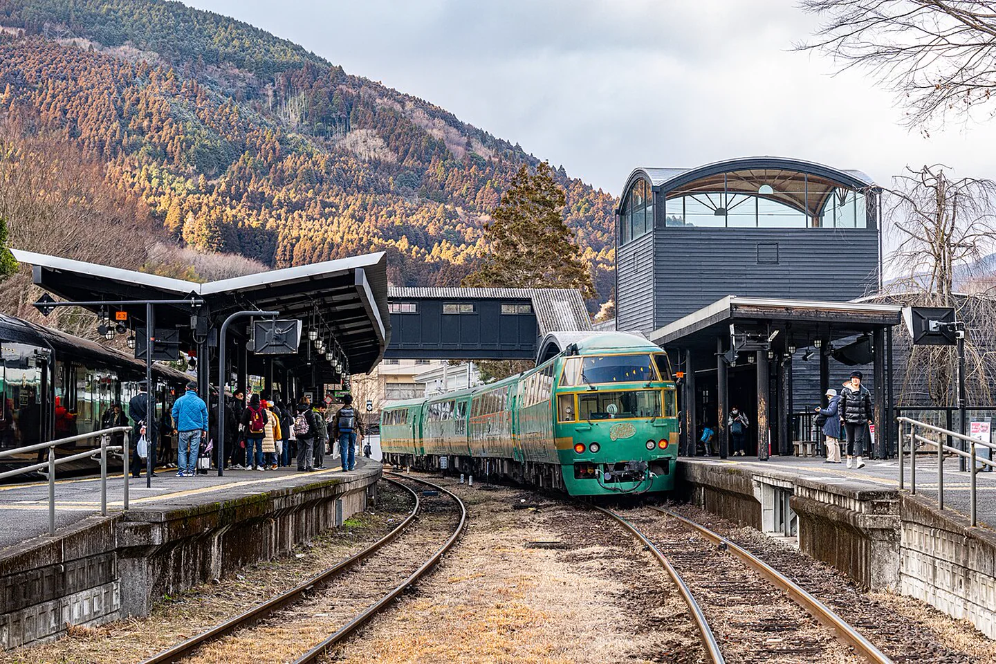After Checkout in Yufuin: Luggage, One Last Soak and the Train Home