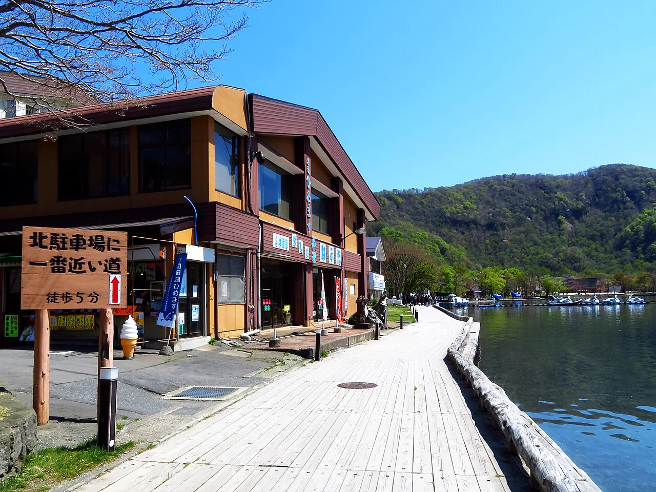 Where to Stay Around Oirase and Lake Towada: Yakeyama or Yasumiya?